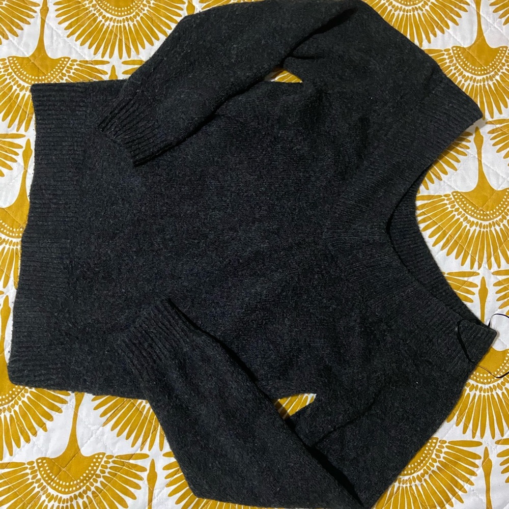 H&M gray sweater M